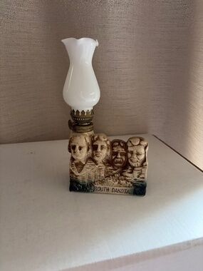 Vintage 1950s Miniature Oil Lamp Mt. Rushmore Souvenir